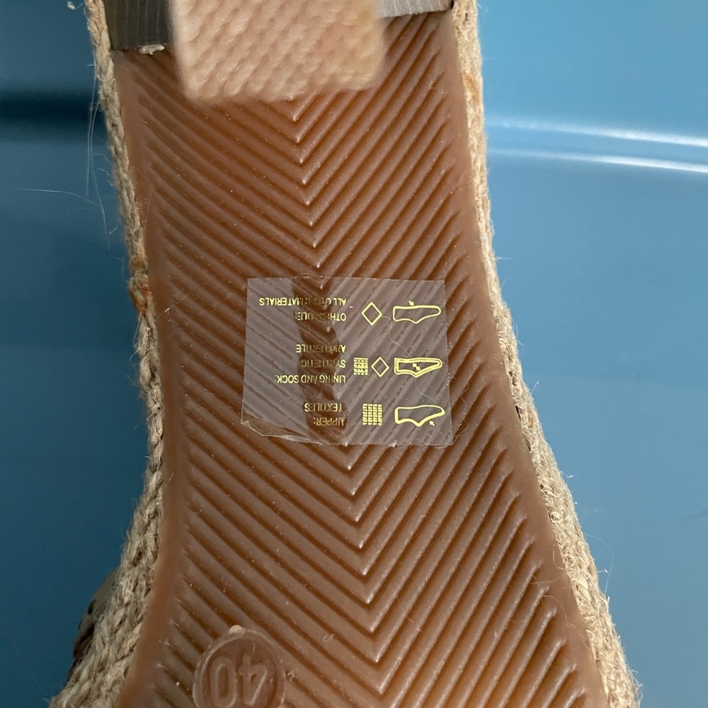 Women's Tan Embossed Heel - Picture 3 of 8